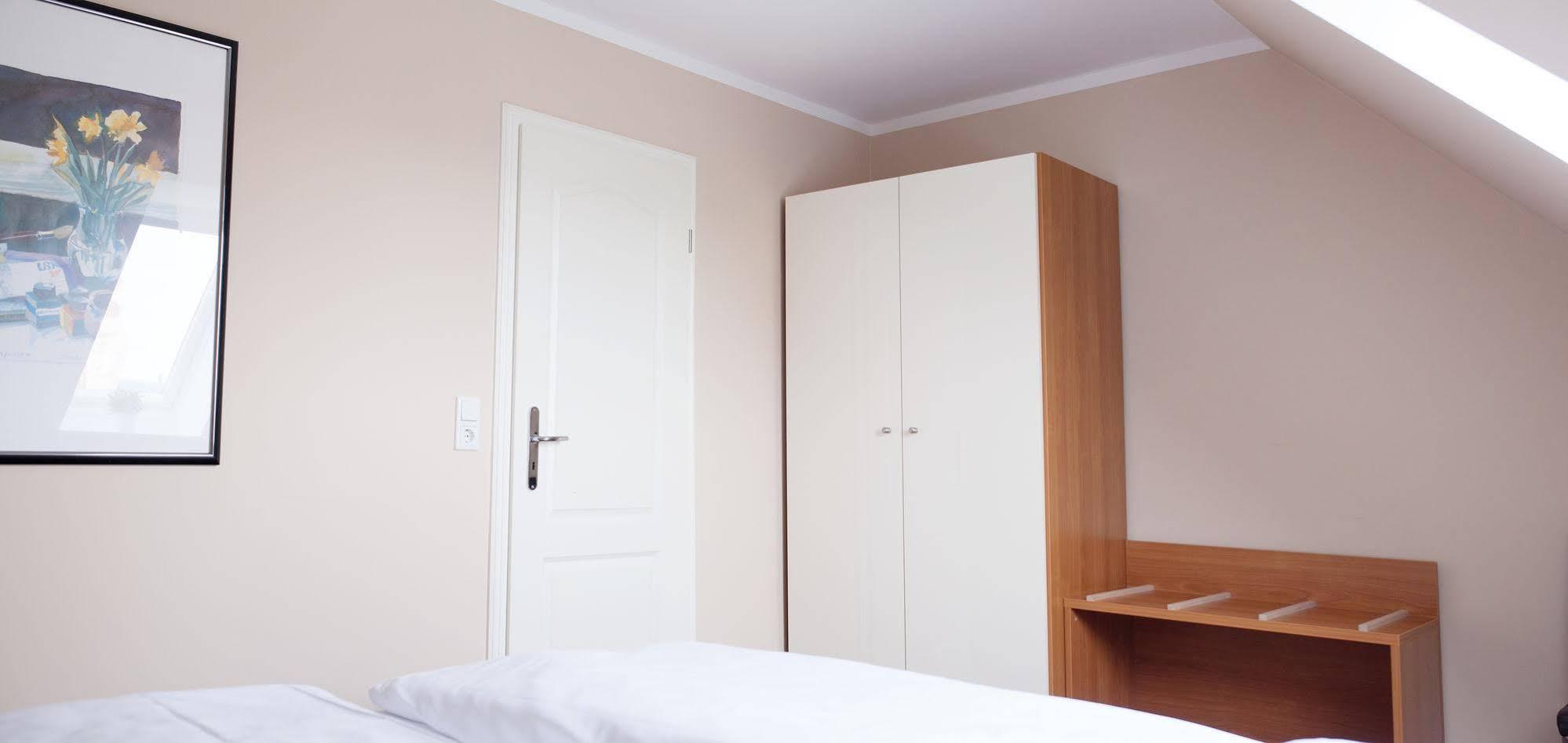Airport Hotel One Aparthotel Sylt Ngoại thất bức ảnh