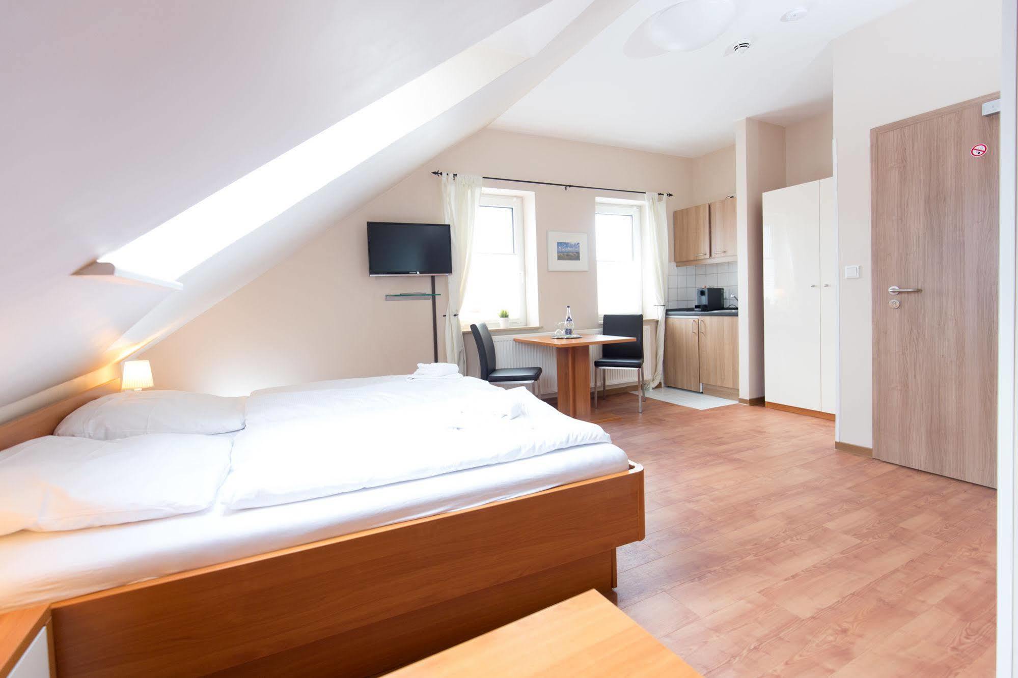 Airport Hotel One Aparthotel Sylt Ngoại thất bức ảnh